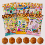 クレヨンしんちゃんタトゥーシールビスケット(チョコ、ミルク味）